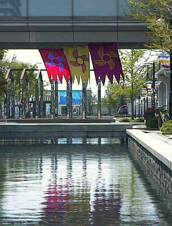 flag8.jpg (34129 BYTES)