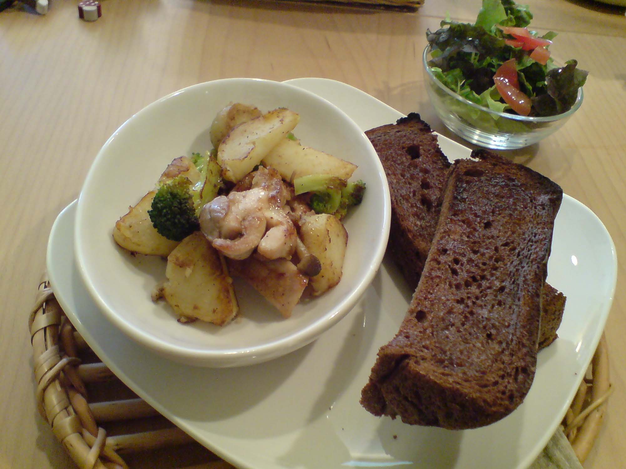 ellietocafe.jpg ellietocafe.jpg